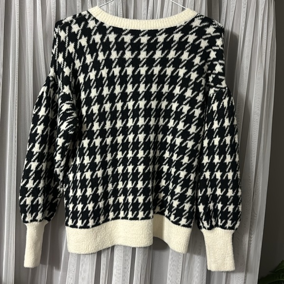 Loft size medium, very soft houndstooth sweater! - Picture 5 of 5